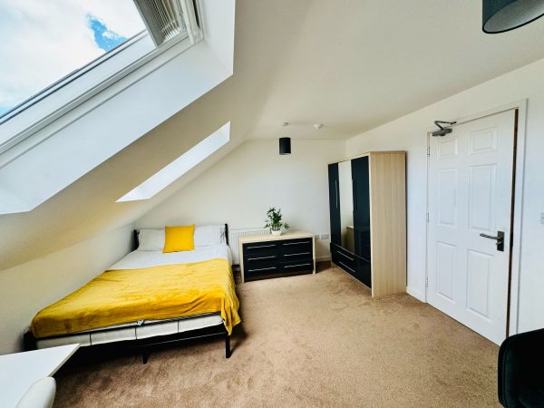 Room 5 - King Size - 2nd Floor (1)