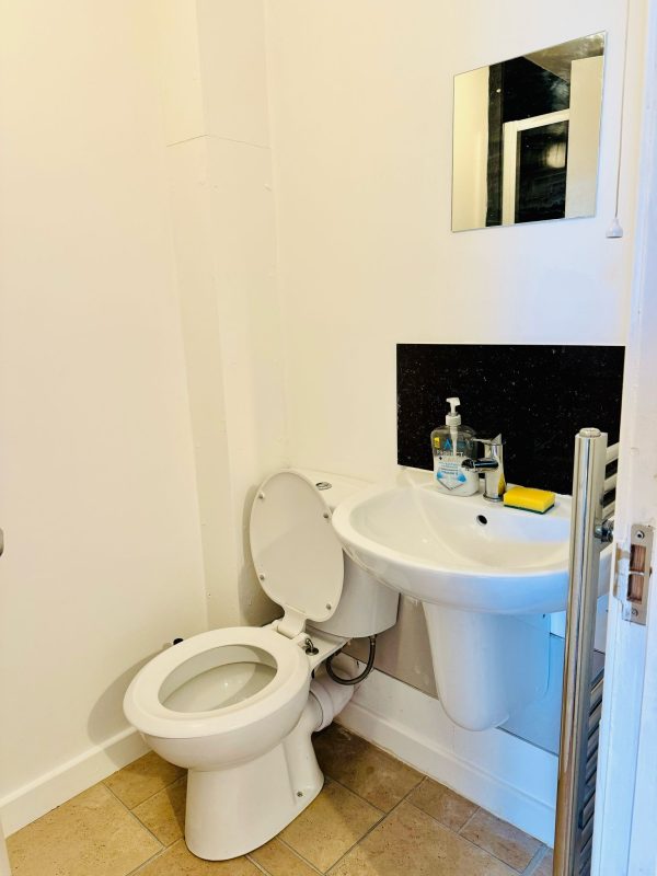 Room 5 - King Size - 2nd Floor - Image 2