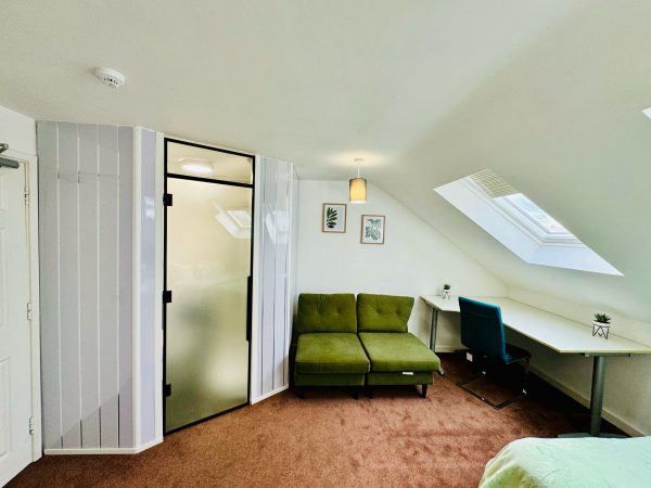 Room 6 - King Size Ensuite - 2nd Floor (1)