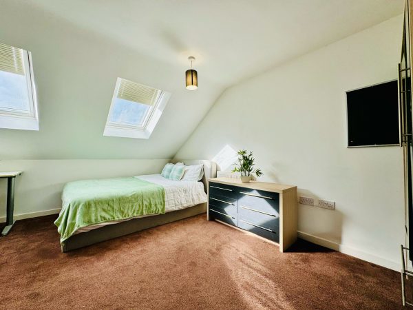 Room 6 - King Size Ensuite - 2nd Floor - Image 10