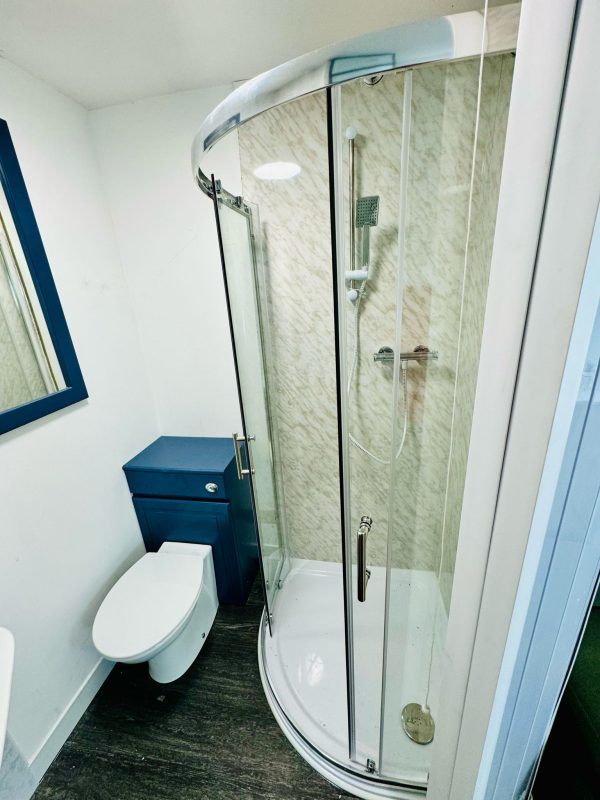 Room 6 - King Size Ensuite - 2nd Floor - Image 3
