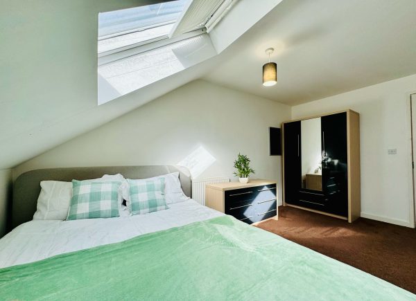 Room 6 - King Size Ensuite - 2nd Floor - Image 9